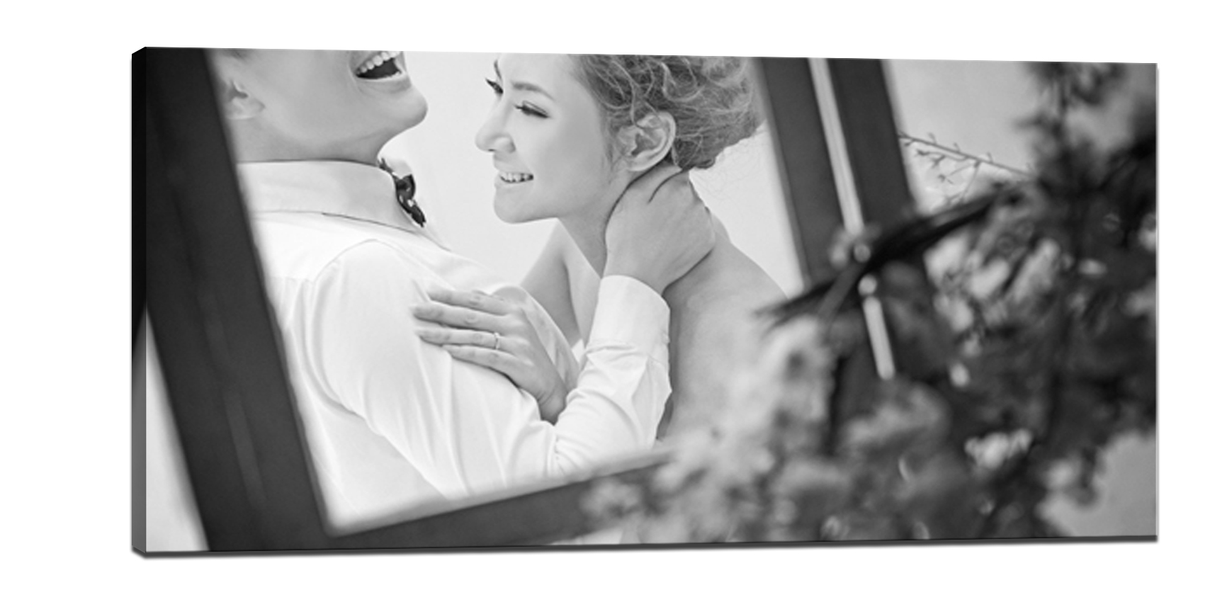 Black and white wedding photo freeze frame the sweet moment